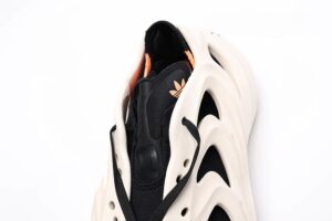 adiFOM Q Wonder White Core Black 4