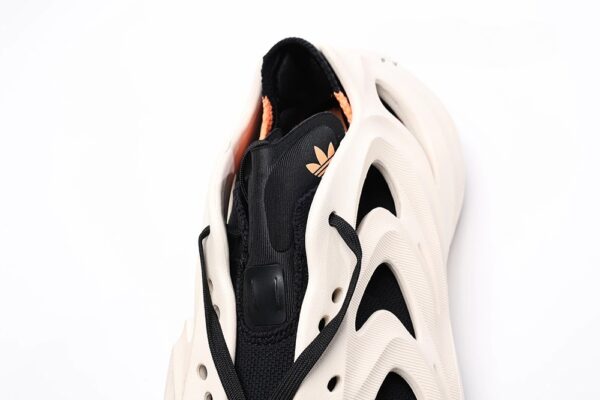 adiFOM Q Wonder White Core Black 4