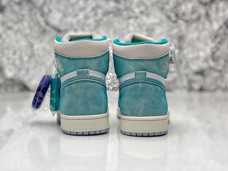 AIR JORDAN 1 RETRO HIGH OG TURBO GREEN00003 800x600 1