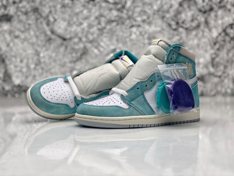 AIR JORDAN 1 RETRO HIGH OG TURBO GREEN00008 800x600 1