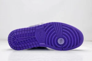 AIR JORDAN RETRO 1 HIGH OG COURT PURPLE 00017 800x600 1