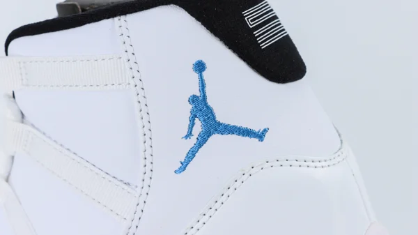 Air Jordan 11 Retro Legend Blue Reps4