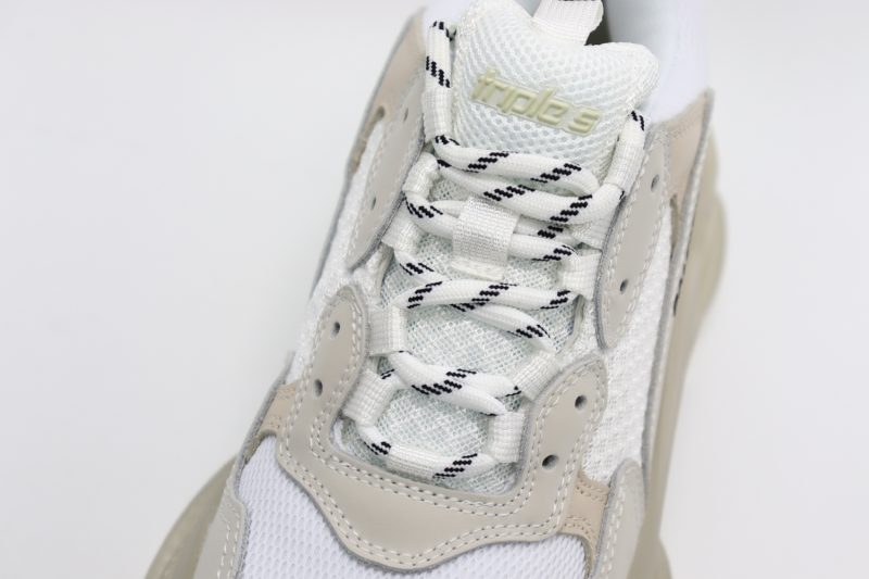 BALENCIAGA TRIPLE S CLEAR SOLE SNEAKER WHITE 8 800x533 1