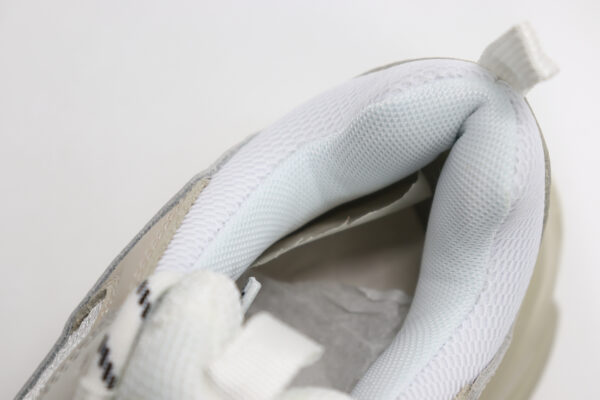 BALENCIAGA TRIPLE S CLEAR SOLE SNEAKER WHITE 9