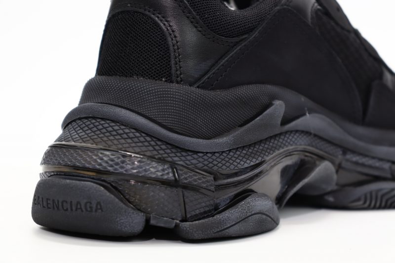 Balenciaga Triple S Black 10 800x533 1