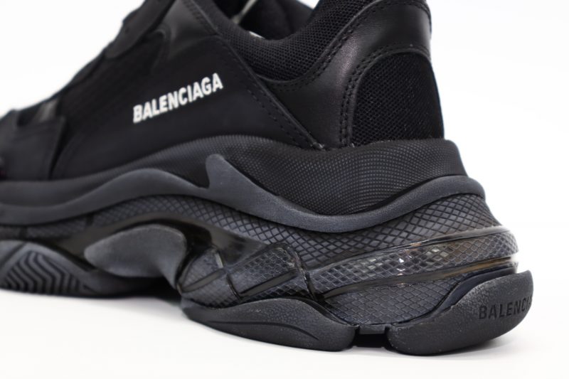 Balenciaga Triple S Black 11 800x533 1