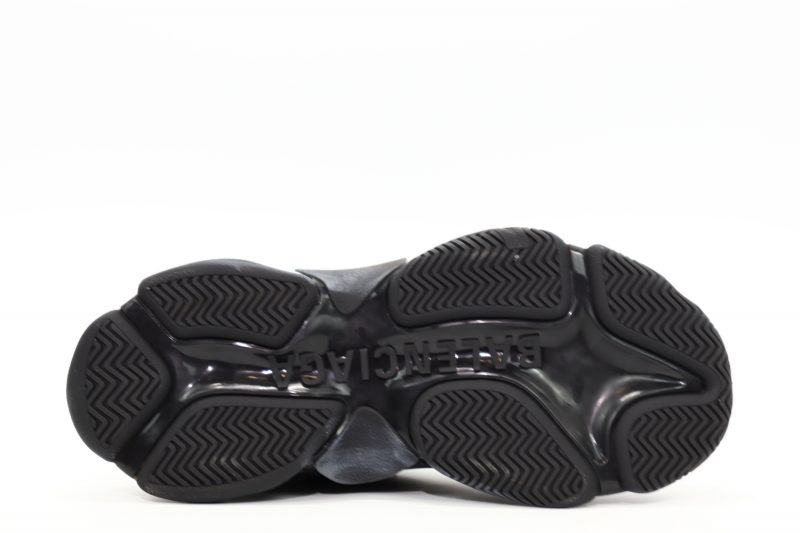 Balenciaga Triple S Black 5 800x533 1
