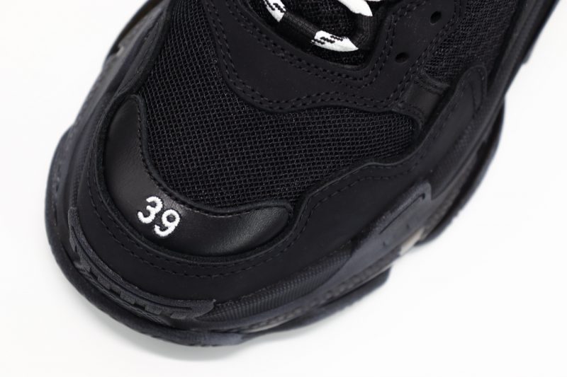 Balenciaga Triple S Black 7 800x533 1