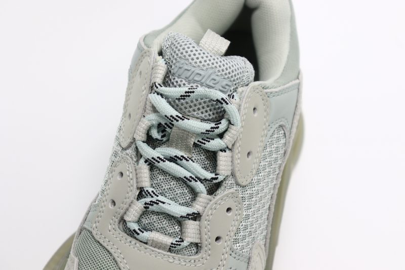Balenciaga Triple S Grey 37 8 800x533 1