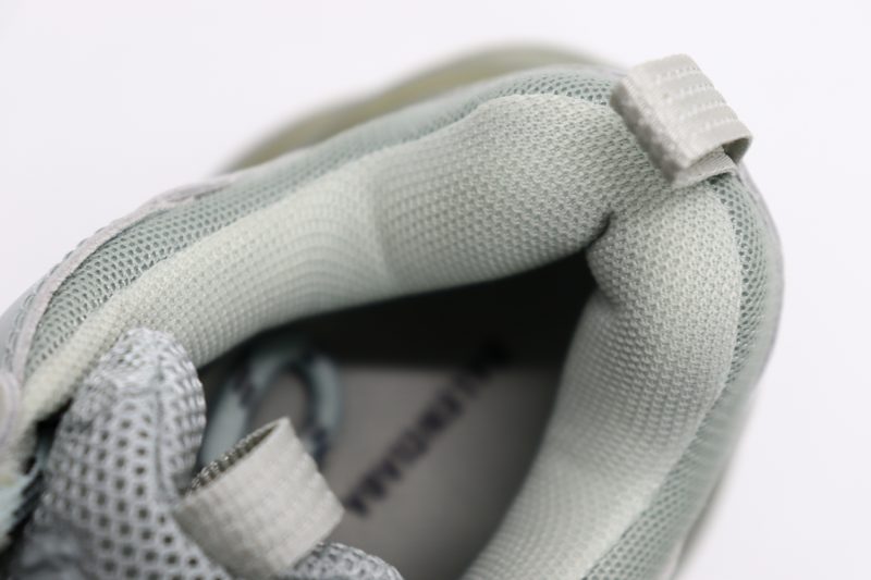 Balenciaga Triple S Grey 37 9 800x533 1