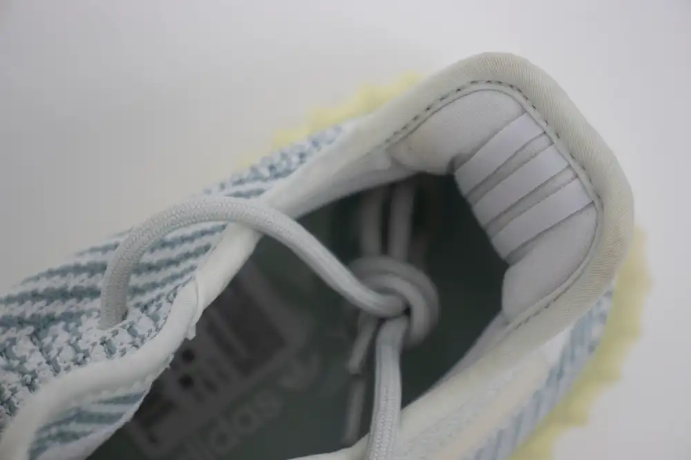CLOUD WHITE REFLECTIVE00009