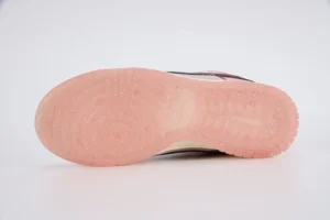 Dunk Low LX Barbie Womens00002