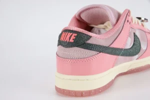 Dunk Low LX Barbie Womens00005