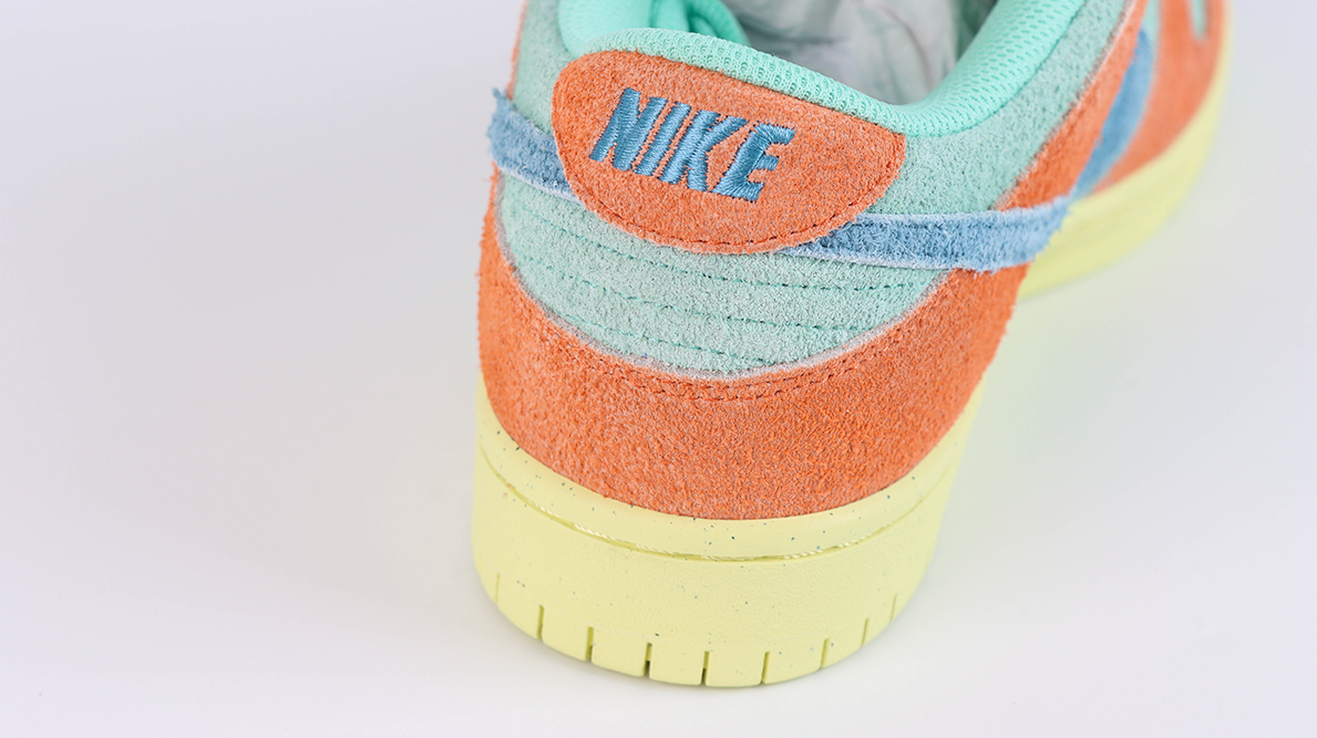 Dunk Low SB Orange Emerald Rise Reps3