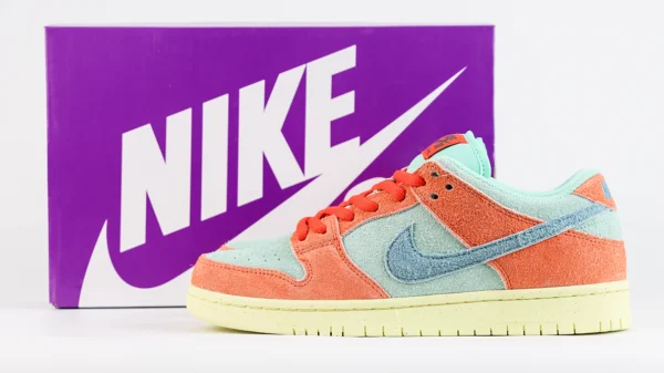 Dunk Low SB Orange Emerald Rise Reps9