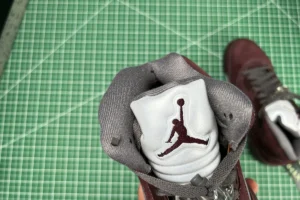 Jordan 5 Burgundy2023 05 25 at 17.24.47 6