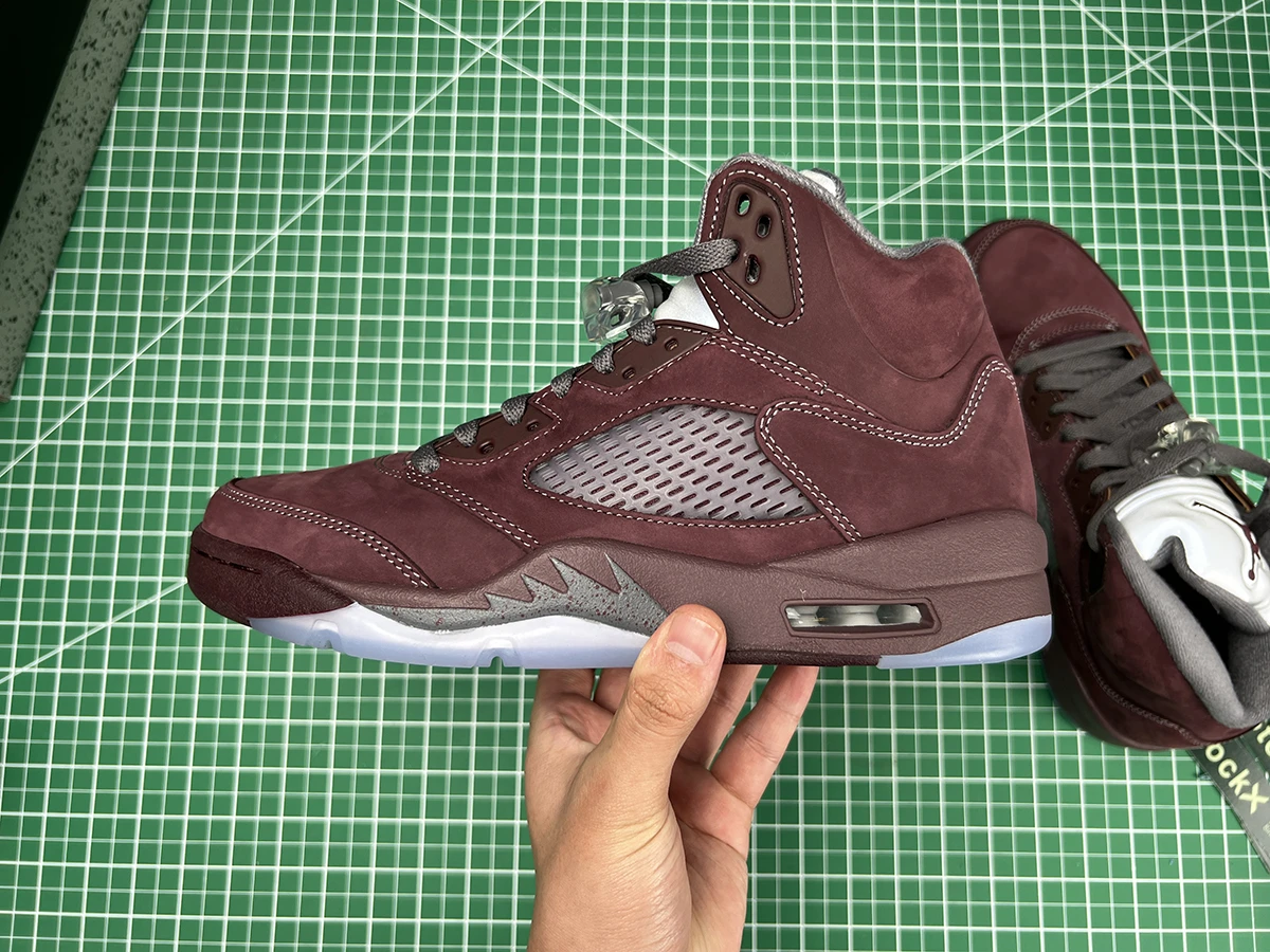 Jordan 5 Burgundy2023 05 25 at 17.24.47