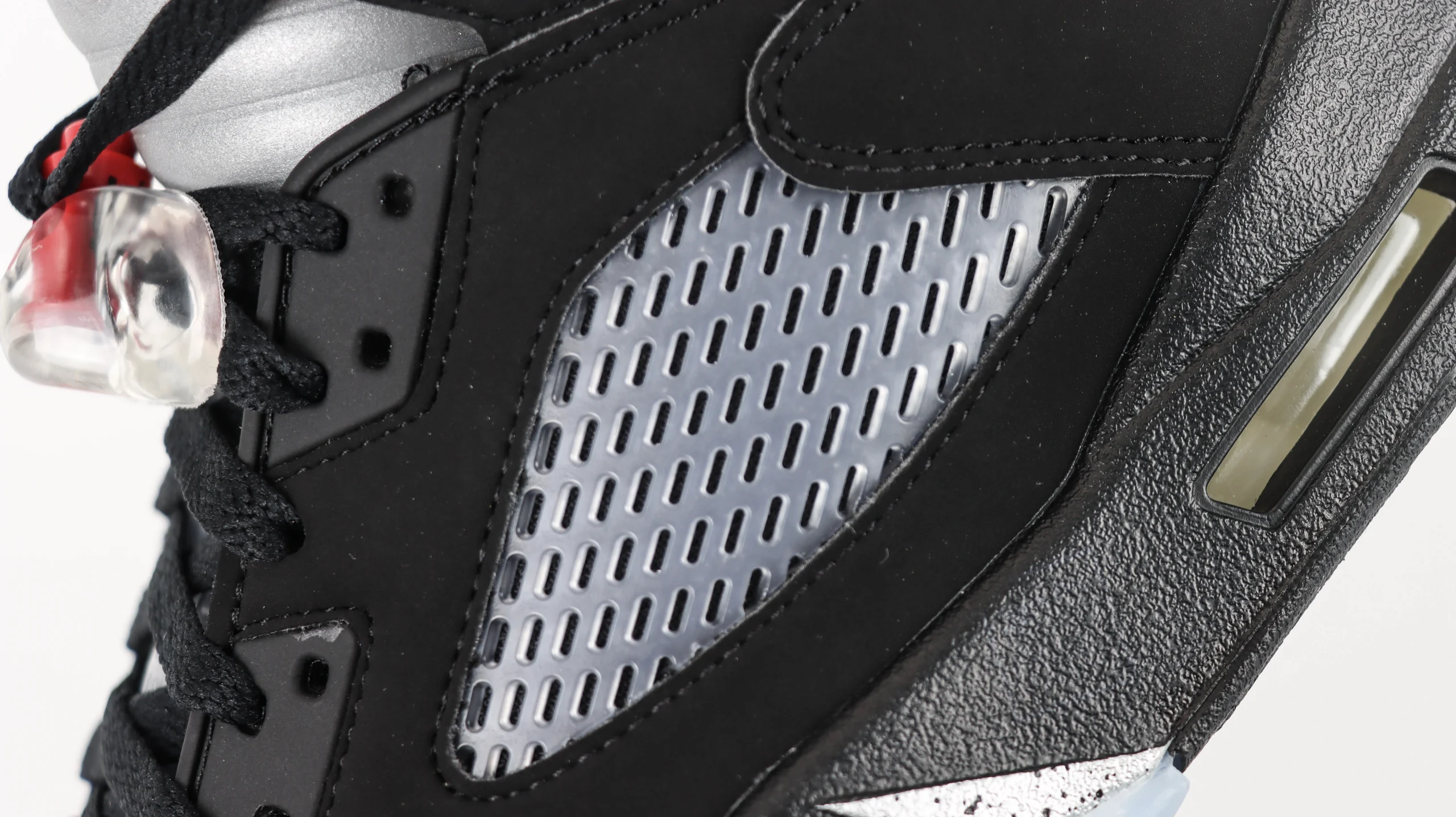 Jordan 5 Retro Black Metallic 20162023 06 12 at 10.16.46 4 scaled 1
