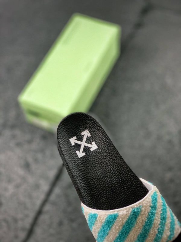 OFF WHITE FLYKNIT STRIPE SLIDER00008 600x800 1