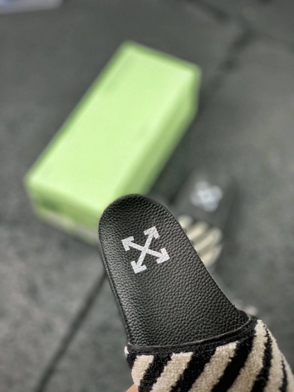 OFF WHITE FLYKNIT STRIPE SLIDER00015 600x800 1