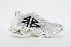 Runner Graffiti Sneaker in white and black mesh and nylon2023 05 21 at 10.01.43 4