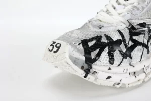 Runner Graffiti Sneaker in white and black mesh and nylon2023 05 21 at 10.01.43 5
