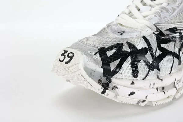 Runner Graffiti Sneaker in white and black mesh and nylon2023 05 21 at 10.01.43 5