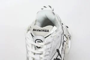 Runner Graffiti Sneaker in white and black mesh and nylon2023 05 21 at 10.01.43 8