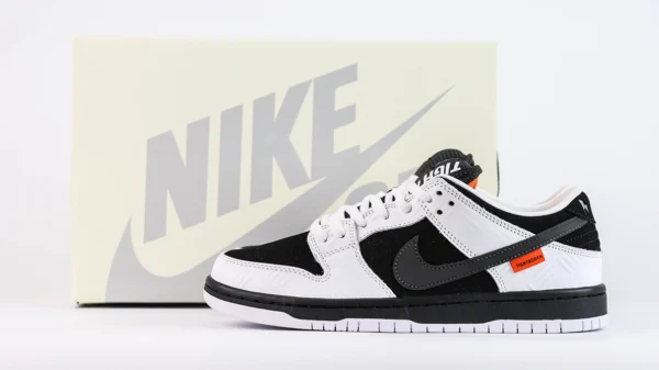 TIGHTBOOTH x Dunk Low SB Reps11