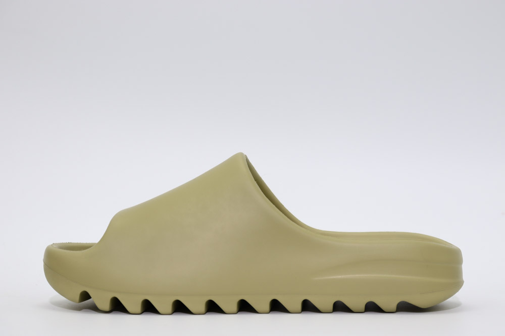 YEEZY SLIDE RESIN 3