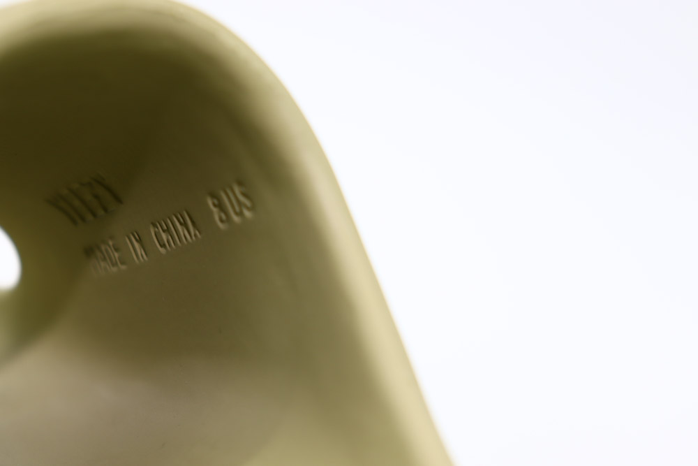 YEEZY SLIDE RESIN 7