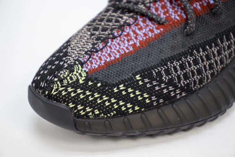 Yeezy 350 V2 Yecheil 7 800x534 1