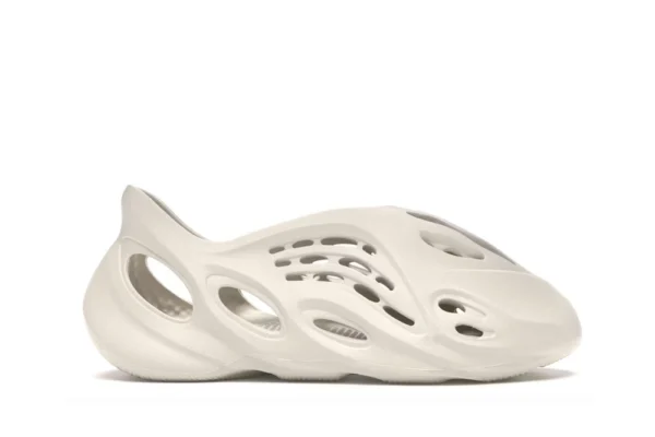 Yeezy Foam RNNR Ararat 20202022 1