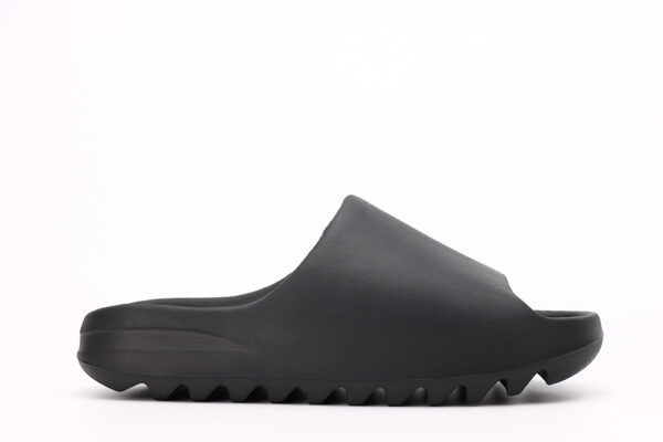 Yeezy Slides Onyx Reps Matte Upper2